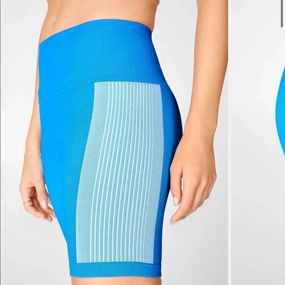 Fabletics High-Waisted Seamless Ribbed Short 7” - Picture 2 of 7